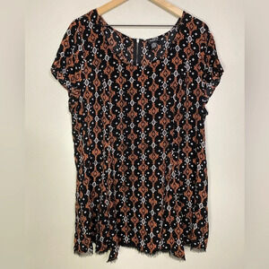 Torrid Size 1 Aztec Print raw hem geometric black short sleeve Challis Flowy Top